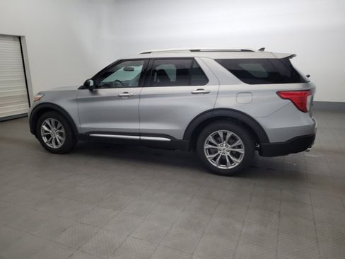 Used 2023 Ford Explorer Limited image 3