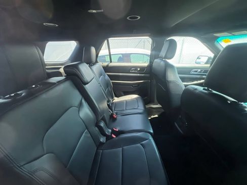 Used 2018 Ford Explorer XLT w/ Equipment Group 202A AWD/4WD image 20