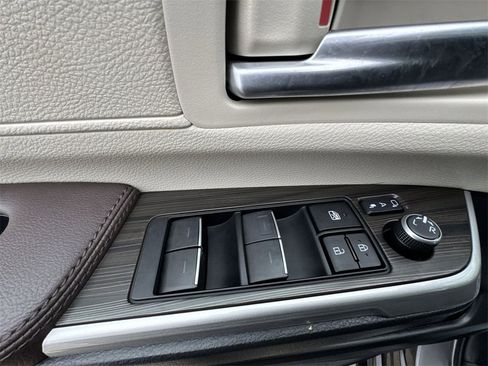 Used 2023 Toyota Sienna Platinum image 13