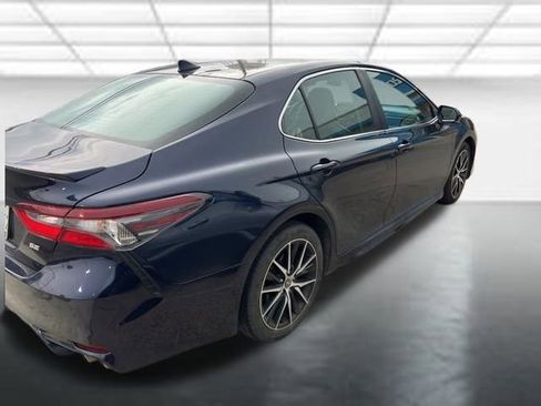 Used 2022 Toyota Camry SE FWD image 3