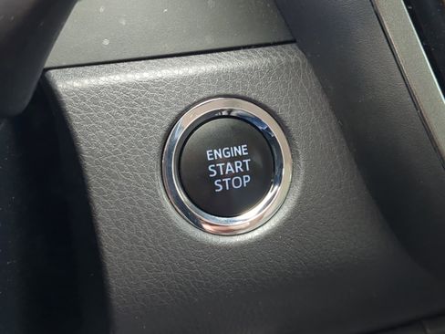 Used 2022 Toyota Camry SE image 7