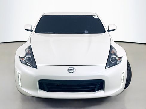 Used 2020 Nissan 370Z Coupe RWD image 2