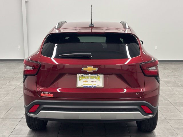 Used 2025 Chevrolet Trax LT w/ Sunroof Package FWD image 3