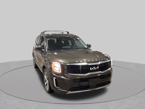 Used 2022 Kia Telluride EX w/ EX Premium Package FWD image 16