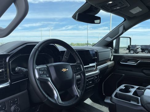 Used 2024 Chevrolet Silverado 2500 LT w/ All Star Edition AWD/4WD image 9