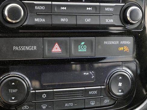 Used 2016 Mitsubishi Outlander ES AWD/4WD image 23