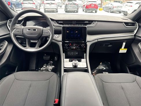 New 2025 Jeep Grand Cherokee Laredo w/ Luxury Tech Group I image 3