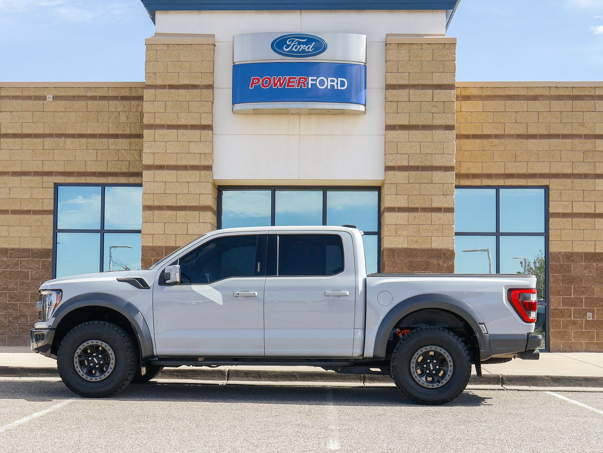 Certified 2023 Ford F150 Raptor w/ Raptor Carbon Fiber Package AWD/4WD image 9