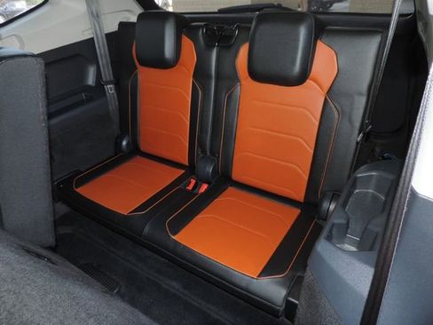 Used 2018 Volkswagen Tiguan SEL Premium FWD image 25