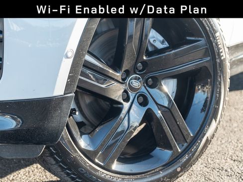 Certified 2024 Land Rover Discovery Dynamic SE image 9