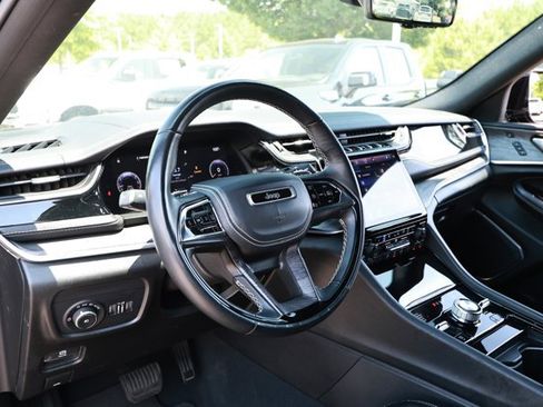 Used 2023 Jeep Grand Cherokee Overland w/ Adv Protech Group III AWD/4WD image 32