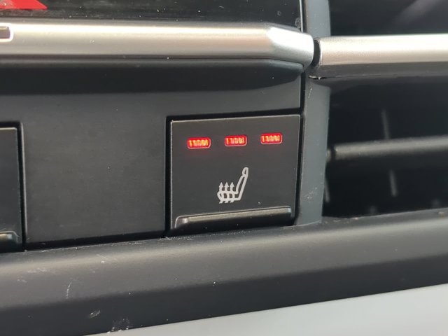 Certified 2025 Toyota Sienna XLE FWD image 29