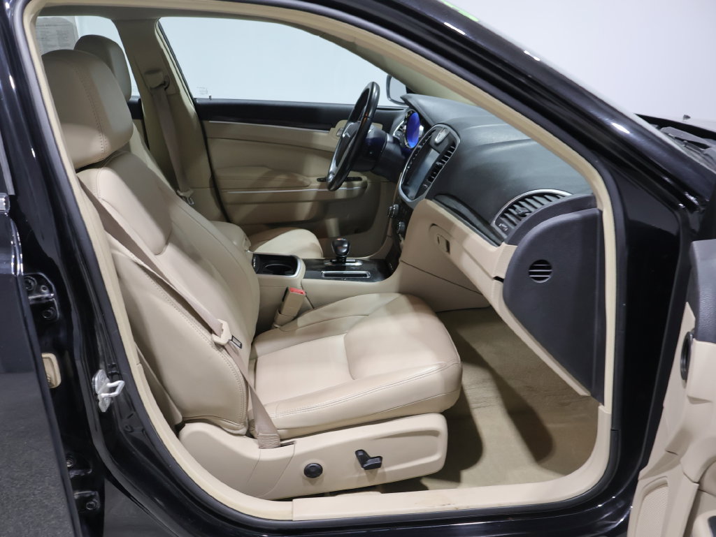 Used 2013 Chrysler 300 AWD w/ Driver Convenience Group image 18