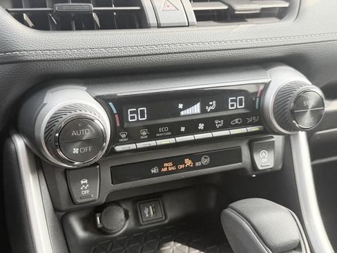 Used 2025 Toyota RAV4 XLE FWD image 18