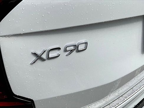 New 2026 Volvo XC90 B6 Plus w/ Protection Package Premier image 8