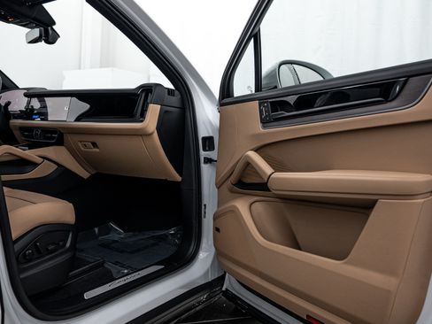 New 2026 Porsche Cayenne image 15