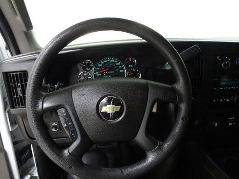 Used 2018 Chevrolet Express 2500 w/ Driver Convenience Package RWD image 28