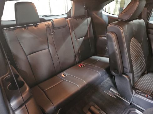Used 2023 Toyota Highlander XSE FWD image 13