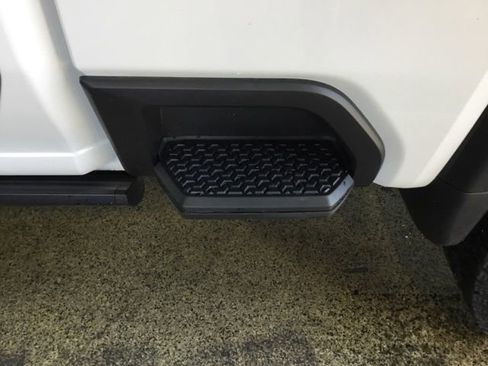 New 2025 GMC Sierra 2500 AT4 w/ AT4 Premium Plus Package image 18