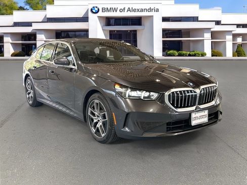 Used 2026 BMW 530i xDrive w/ Premium Package AWD/4WD image 3