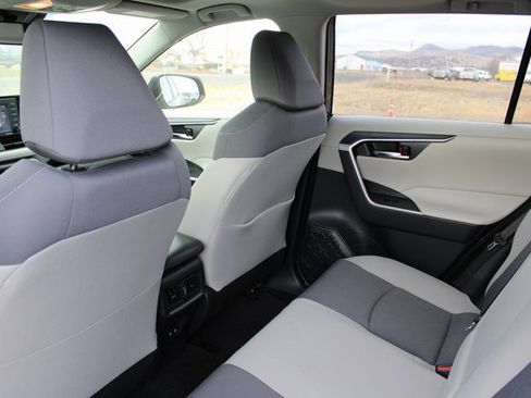 Used 2020 Toyota RAV4 XLE image 16