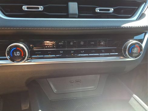 New 2026 Chevrolet Equinox LT w/ Convenience Package II FWD image 15