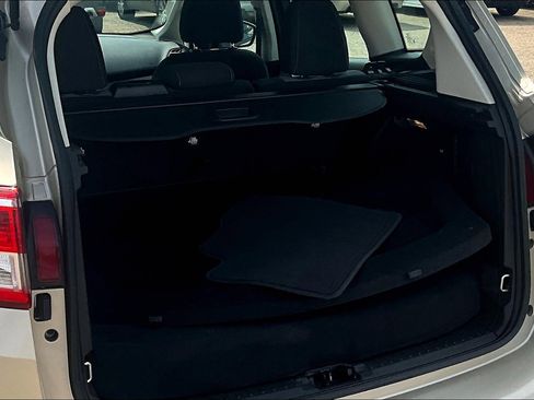 Used 2017 Ford C-MAX SE image 19