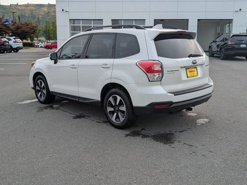 Used 2018 Subaru Forester 2.5i Premium w/ All-Weather Package AWD/4WD image 5