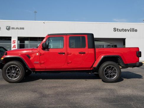 Certified 2023 Jeep Gladiator Overland image 2