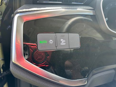 New 2025 Audi Q3 2.0T Premium image 23