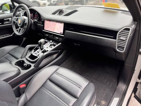 Used 2021 Porsche Cayenne Coupe AWD/4WD image 25