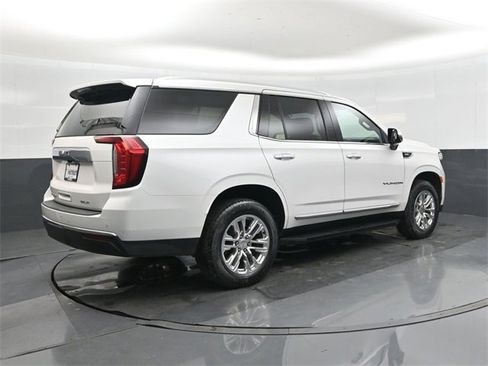 Used 2022 GMC Yukon SLT w/ SLT Luxury Package image 4