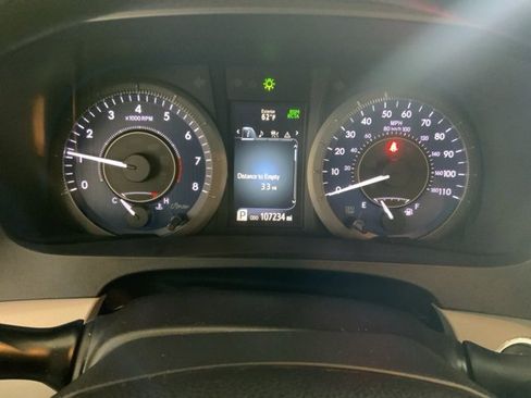 Used 2019 Toyota Sienna LE w/ LE Preferred Package image 26