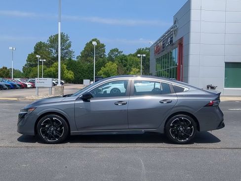 New 2026 Nissan Sentra SR w/ Floor Mat Package FWD image 6
