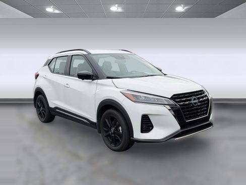 Used 2024 Nissan Kicks SR w/ SR Premium Package FWD image 5