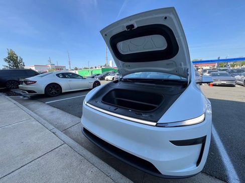 Used 2026 Tesla Model Y AWD image 19
