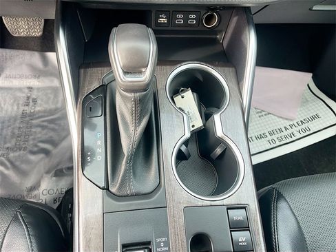 Used 2023 Toyota Highlander Limited image 17