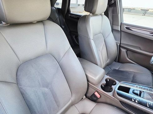 Used 2016 Porsche Macan S image 23