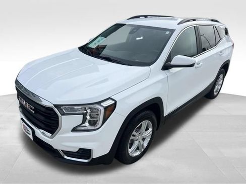 Used 2024 GMC Terrain SLE w/ Driver Convenience Package AWD/4WD image 2
