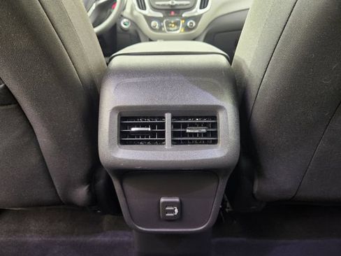 Used 2021 Chevrolet Equinox LS AWD/4WD image 17
