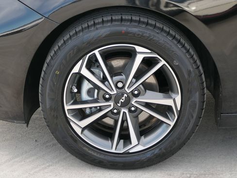 Used 2023 Kia Forte LXS w/ LXS Technology Package image 9