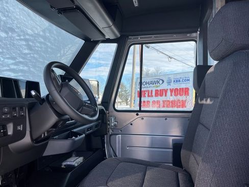 New 2025 Chevrolet Brightdrop 400 image 6