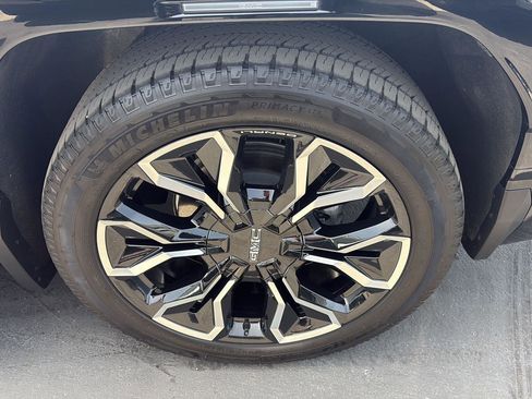 Used 2025 GMC Sierra EV Denali AWD/4WD image 29
