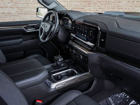 Used 2023 Chevrolet Silverado 1500 LT Trail Boss image 9