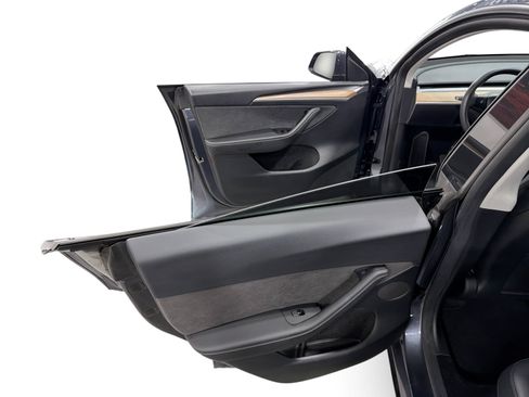 Certified 2023 Tesla Model Y Long Range AWD/4WD image 10