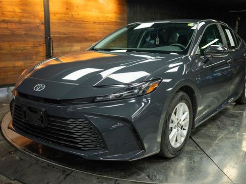 Used 2025 Toyota Camry LE image 2