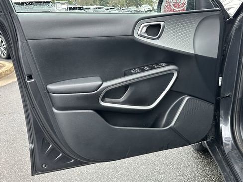 Used 2022 Kia Soul LX w/ Technology Package image 11