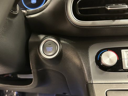 Used 2023 Hyundai Kona Limited image 12