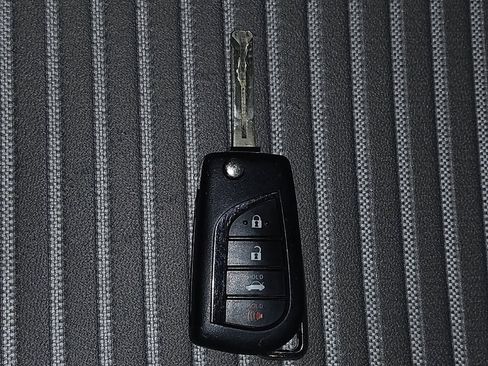 Used 2021 Toyota Camry SE image 32