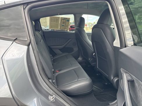 Used 2025 Tesla Model Y Long Range RWD image 31